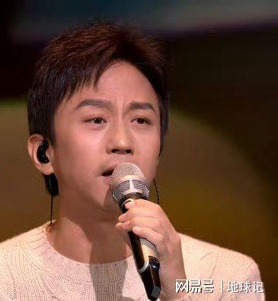 总台春晚邓超收起疯癫一首《妈妈有座电影院