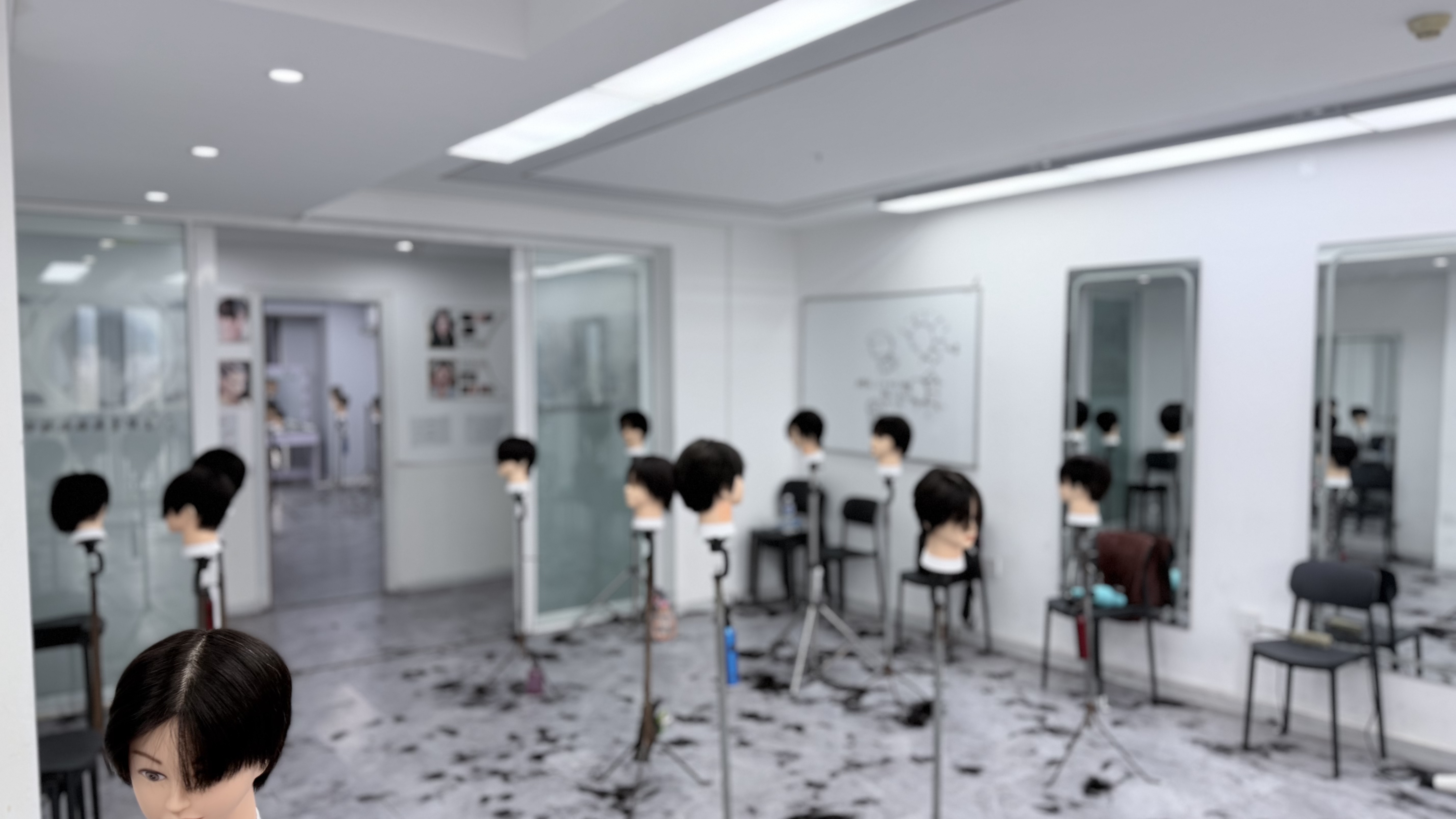 九游娱乐：2026年重庆美发培训指南：趋势洞察与高性价比机构精选(图3)